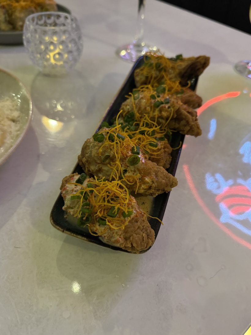 Alitas de Panchita en salsa acevichada con crocante de camote